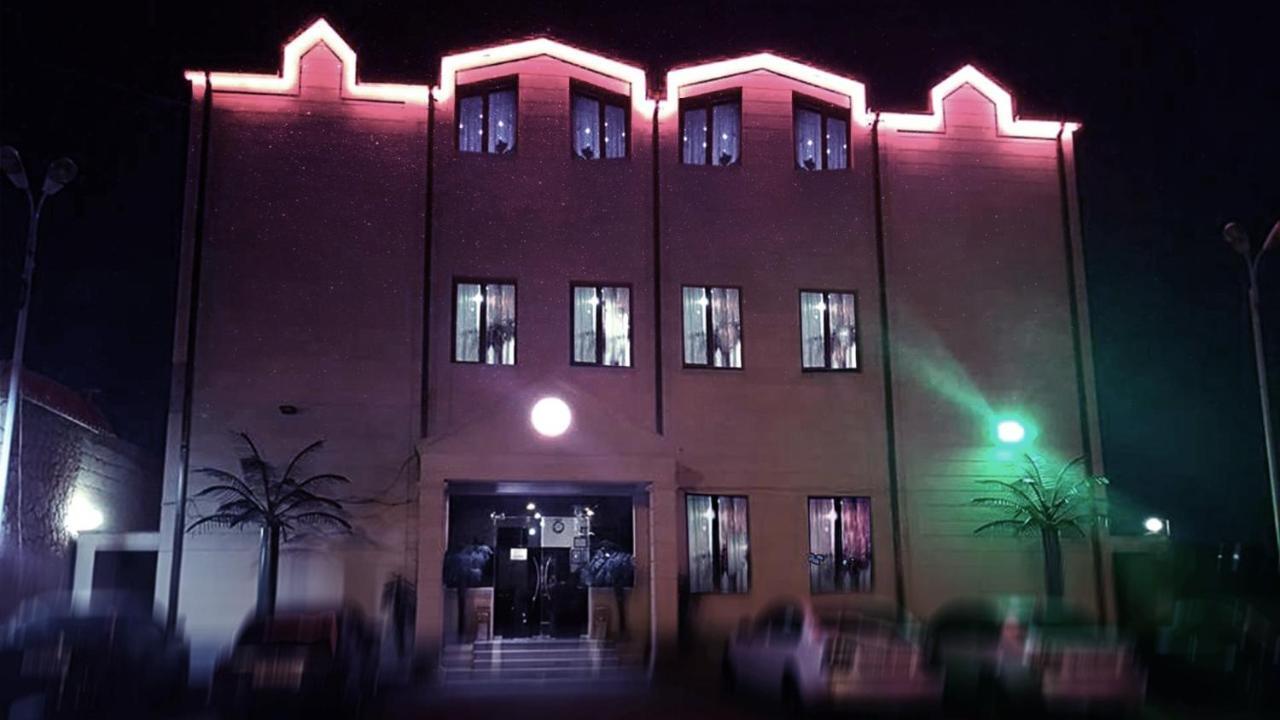 Sochi Plaza Hotel Γιερεβάν Εξωτερικό φωτογραφία
